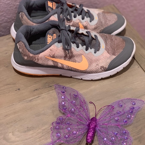 Nike shoes - Picture 3 of 8